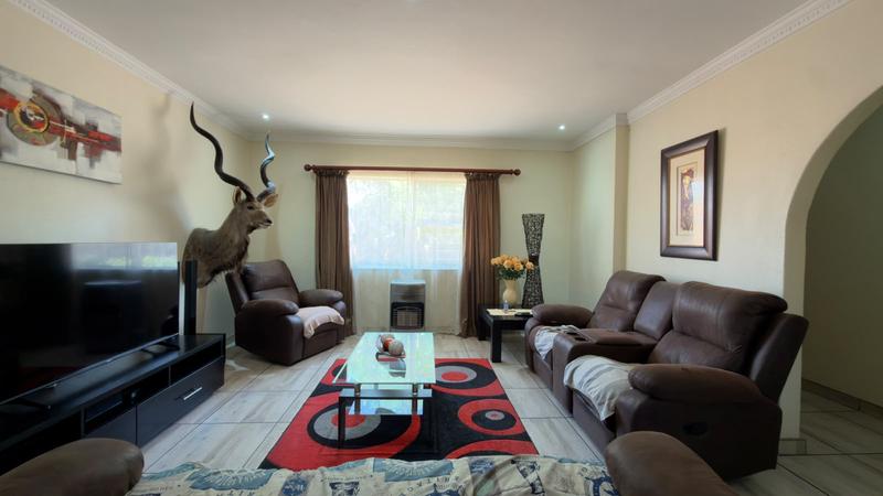 To Let 3 Bedroom Property for Rent in Farrarmere Gauteng