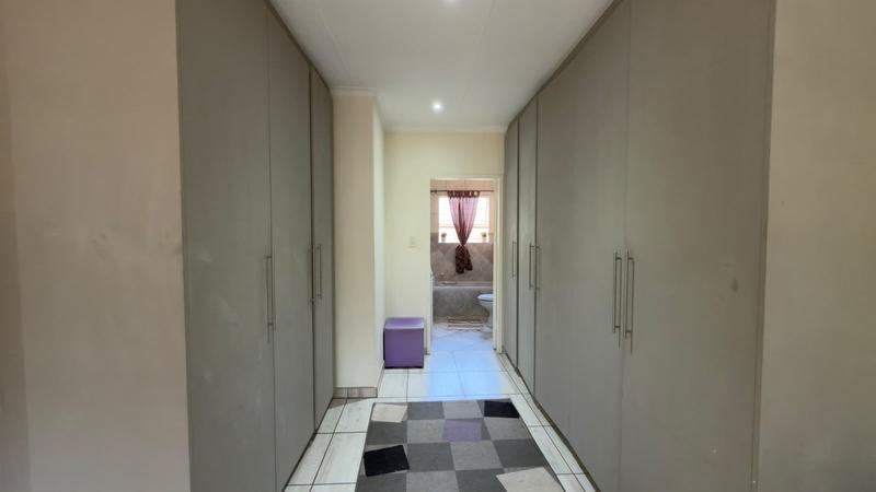 To Let 3 Bedroom Property for Rent in Farrarmere Gauteng