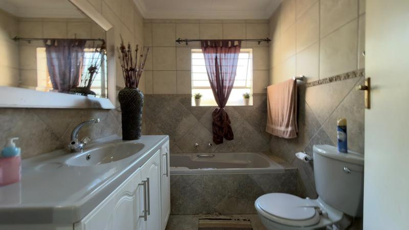 To Let 3 Bedroom Property for Rent in Farrarmere Gauteng