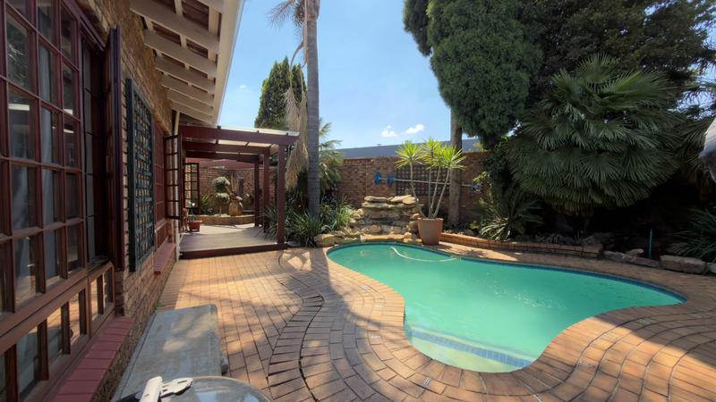 To Let 3 Bedroom Property for Rent in Farrarmere Gauteng