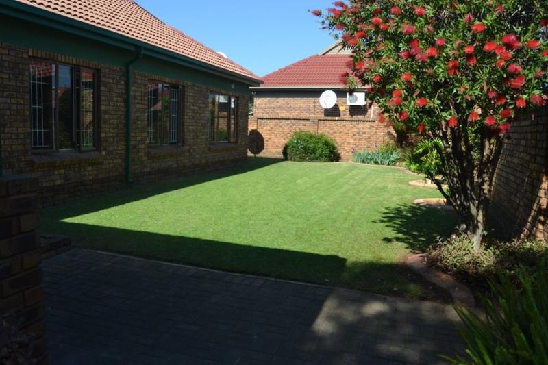 To Let 3 Bedroom Property for Rent in Petersfield Gauteng