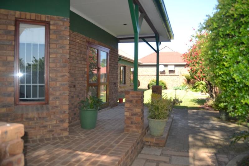 To Let 3 Bedroom Property for Rent in Petersfield Gauteng