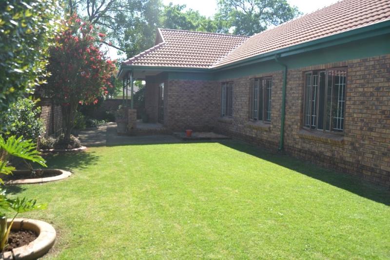 To Let 3 Bedroom Property for Rent in Petersfield Gauteng