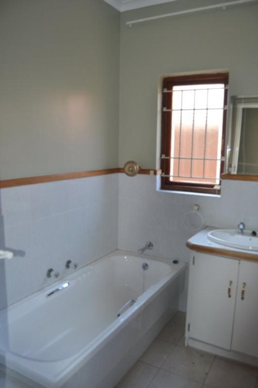 To Let 3 Bedroom Property for Rent in Petersfield Gauteng