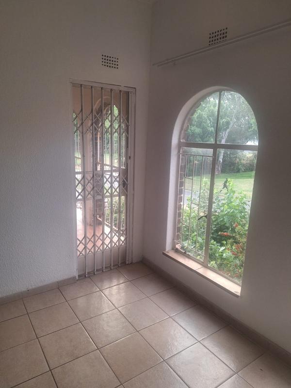 To Let 2 Bedroom Property for Rent in Florida Gauteng