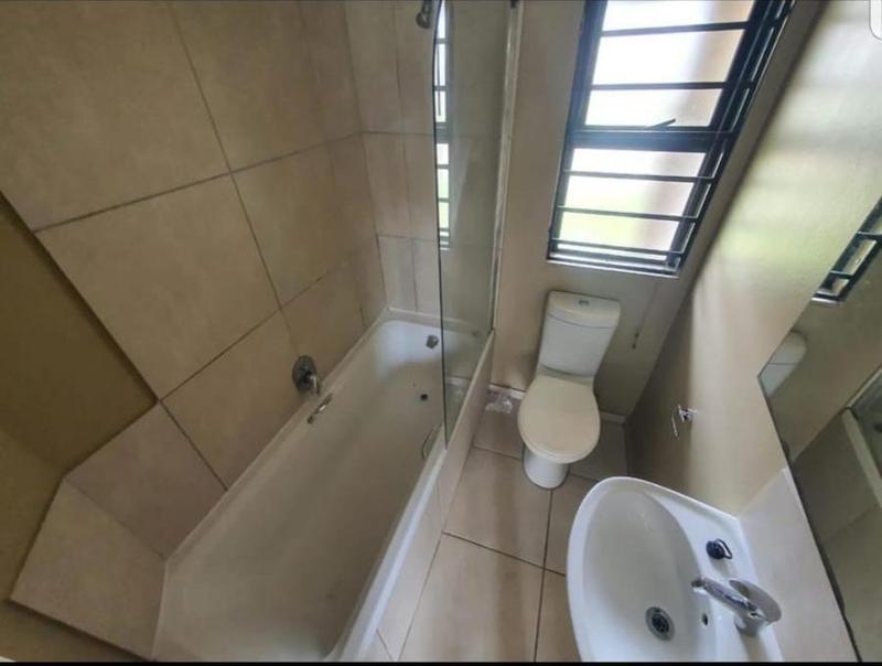 To Let 2 Bedroom Property for Rent in Lakefield Gauteng