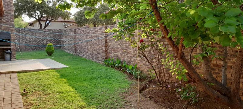 To Let 3 Bedroom Property for Rent in Thatchfield Gauteng