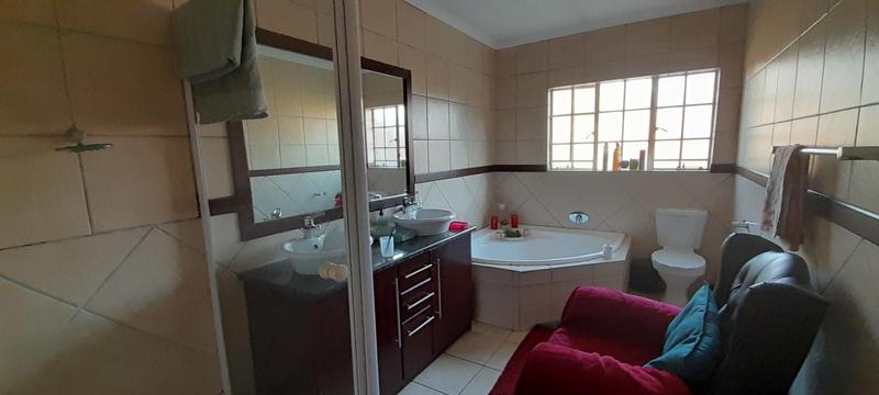 To Let 3 Bedroom Property for Rent in Thatchfield Gauteng