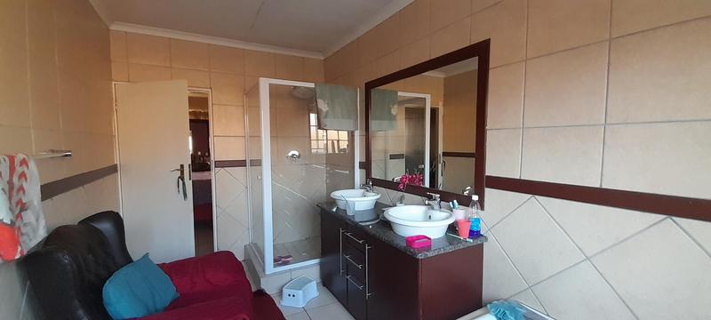 To Let 3 Bedroom Property for Rent in Thatchfield Gauteng