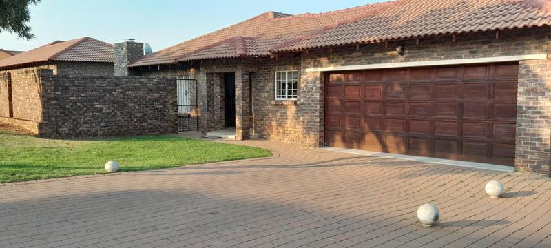 To Let 3 Bedroom Property for Rent in Thatchfield Gauteng