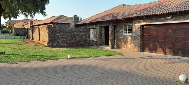 To Let 3 Bedroom Property for Rent in Thatchfield Gauteng
