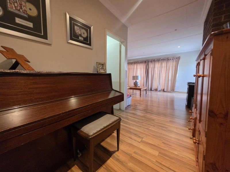 4 Bedroom Property for Sale in Brackenhurst Gauteng