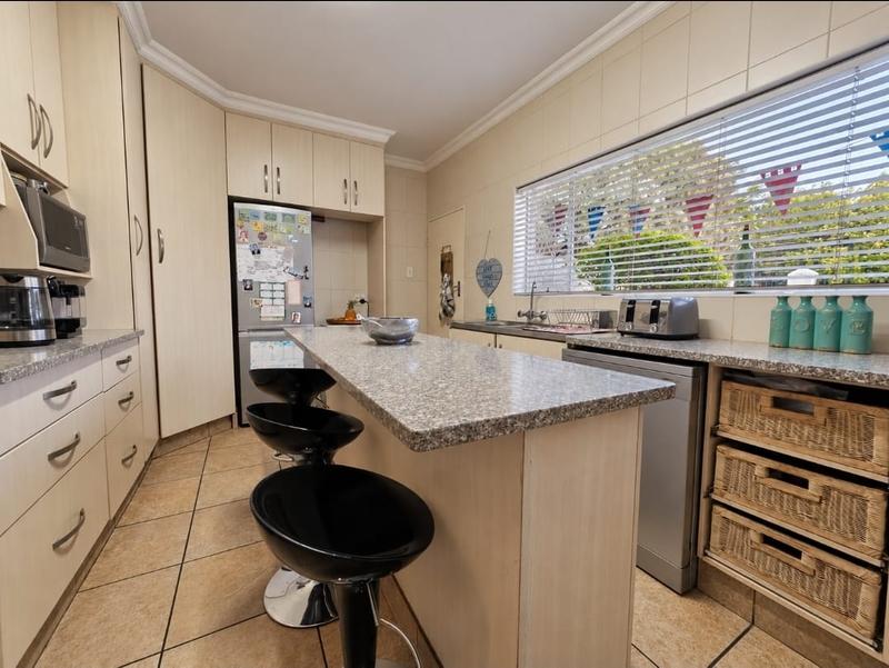 4 Bedroom Property for Sale in Brackenhurst Gauteng