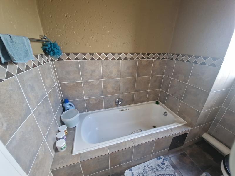 2 Bedroom Property for Sale in Gosforth Park Gauteng