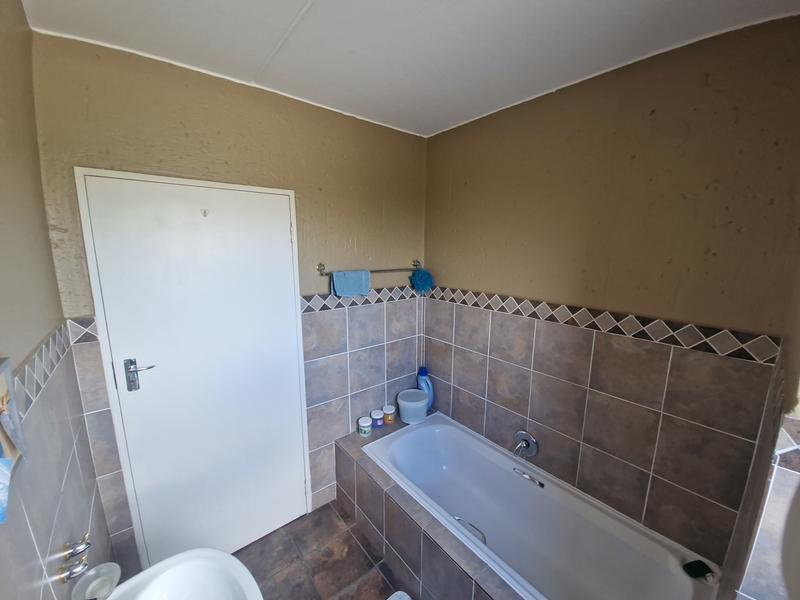 2 Bedroom Property for Sale in Gosforth Park Gauteng