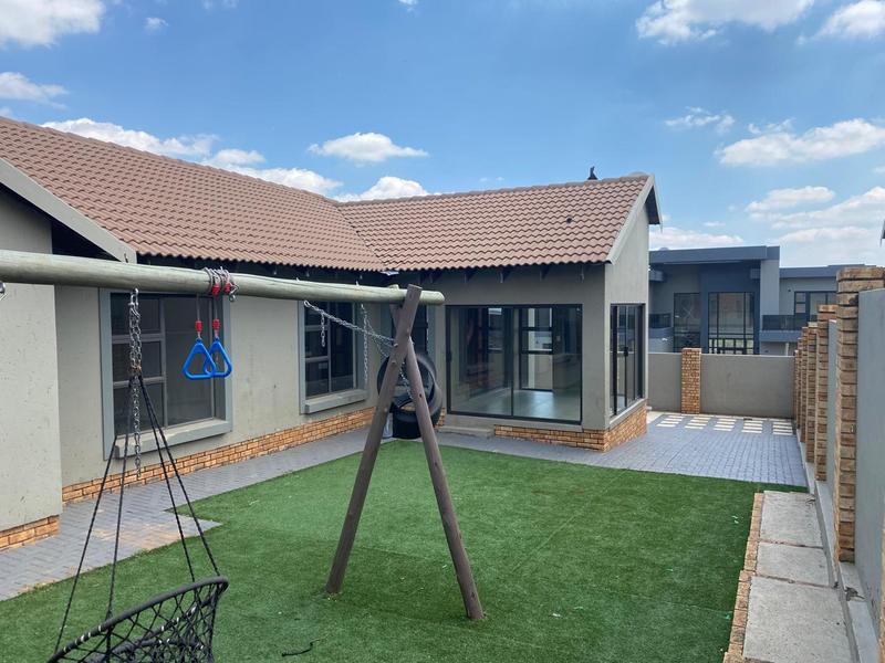 3 Bedroom Property for Sale in Wildtuinpark Gauteng