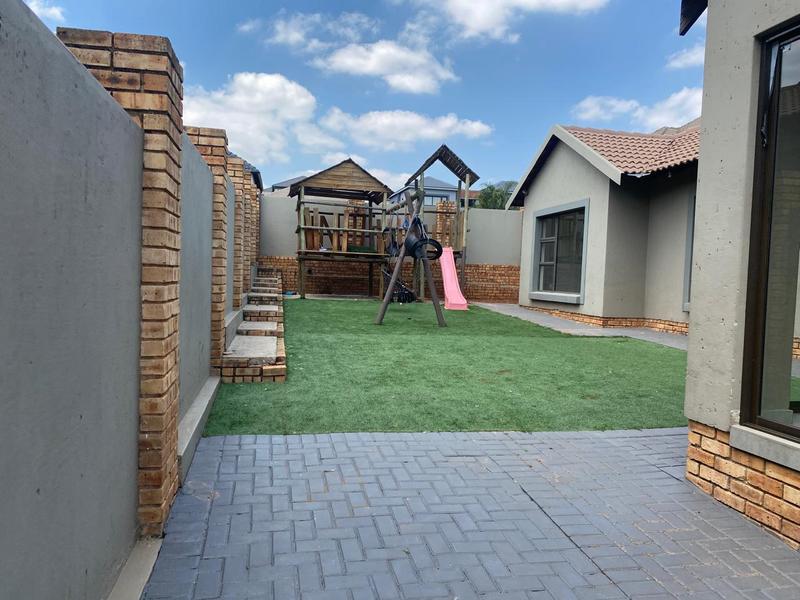 3 Bedroom Property for Sale in Wildtuinpark Gauteng