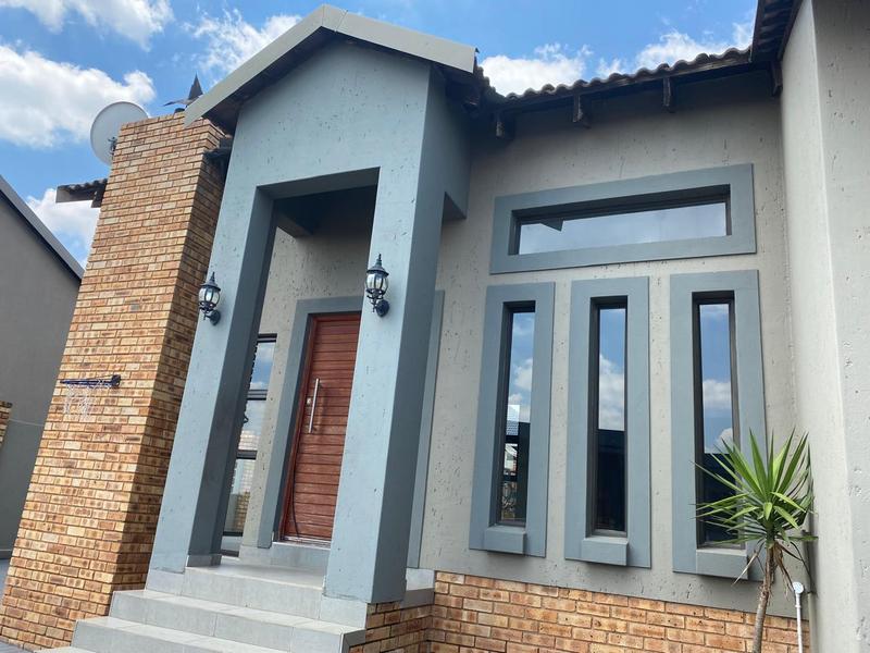 3 Bedroom Property for Sale in Wildtuinpark Gauteng