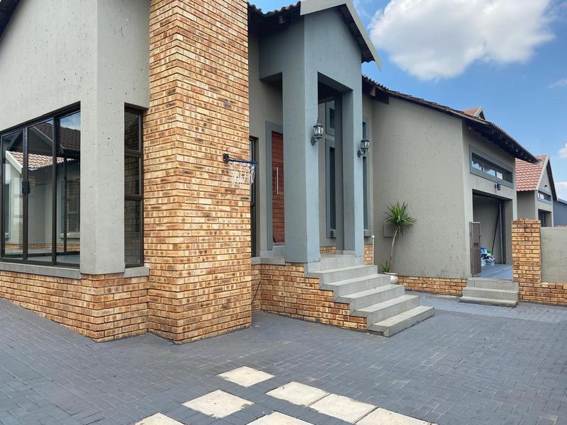 3 Bedroom Property for Sale in Wildtuinpark Gauteng