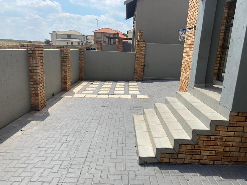 3 Bedroom Property for Sale in Wildtuinpark Gauteng