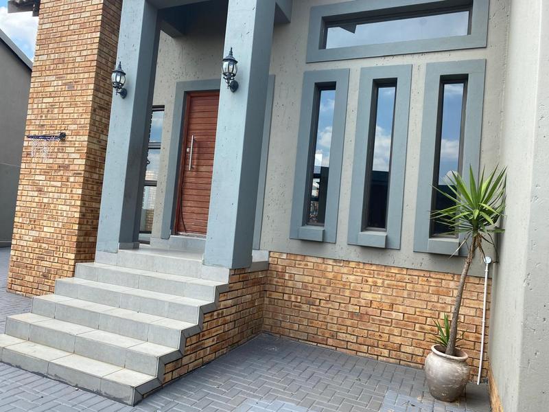 3 Bedroom Property for Sale in Wildtuinpark Gauteng