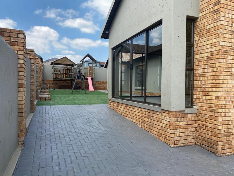 3 Bedroom Property for Sale in Wildtuinpark Gauteng