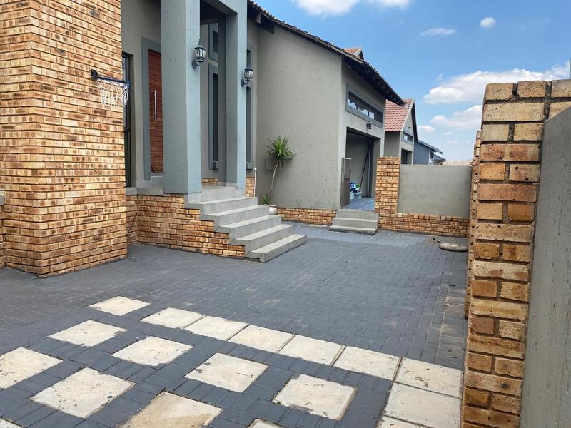 3 Bedroom Property for Sale in Wildtuinpark Gauteng