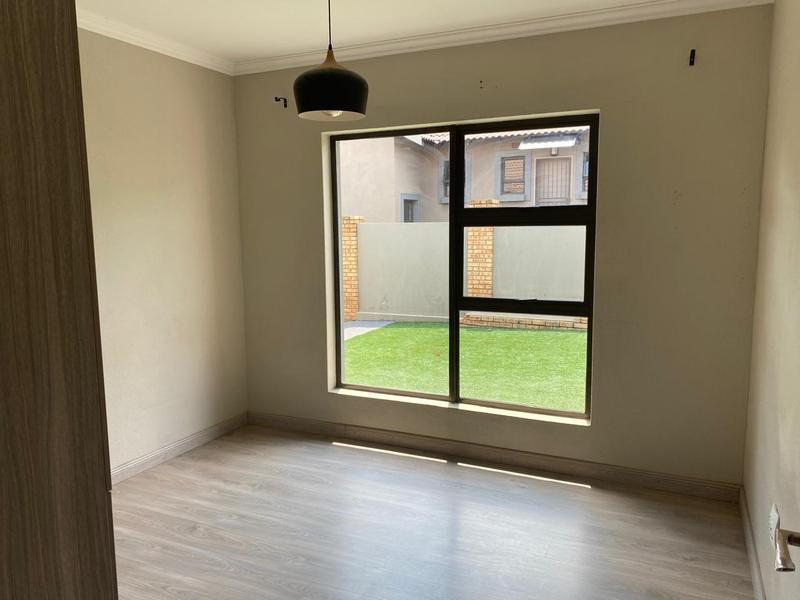 3 Bedroom Property for Sale in Wildtuinpark Gauteng