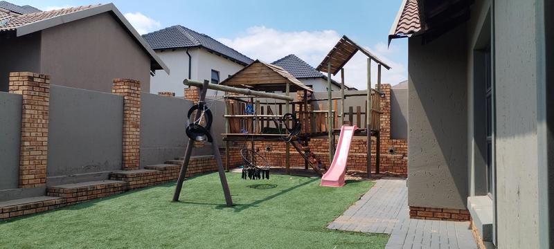 3 Bedroom Property for Sale in Wildtuinpark Gauteng