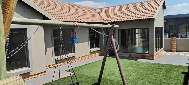 3 Bedroom Property for Sale in Wildtuinpark Gauteng