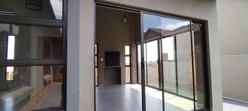3 Bedroom Property for Sale in Wildtuinpark Gauteng