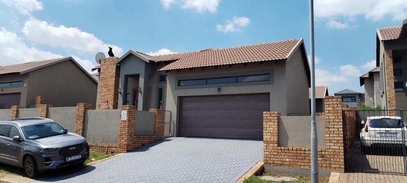 3 Bedroom Property for Sale in Wildtuinpark Gauteng