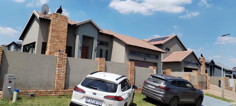 3 Bedroom Property for Sale in Wildtuinpark Gauteng