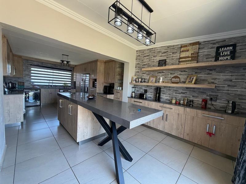 5 Bedroom Property for Sale in Riversdale Gauteng