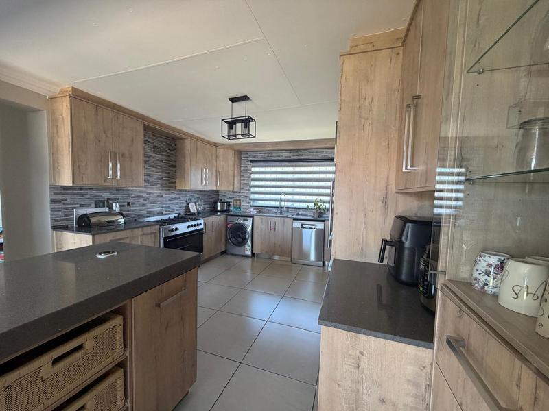 5 Bedroom Property for Sale in Riversdale Gauteng