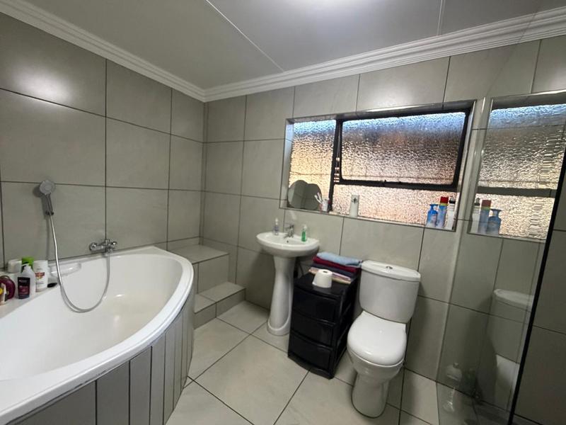 5 Bedroom Property for Sale in Riversdale Gauteng