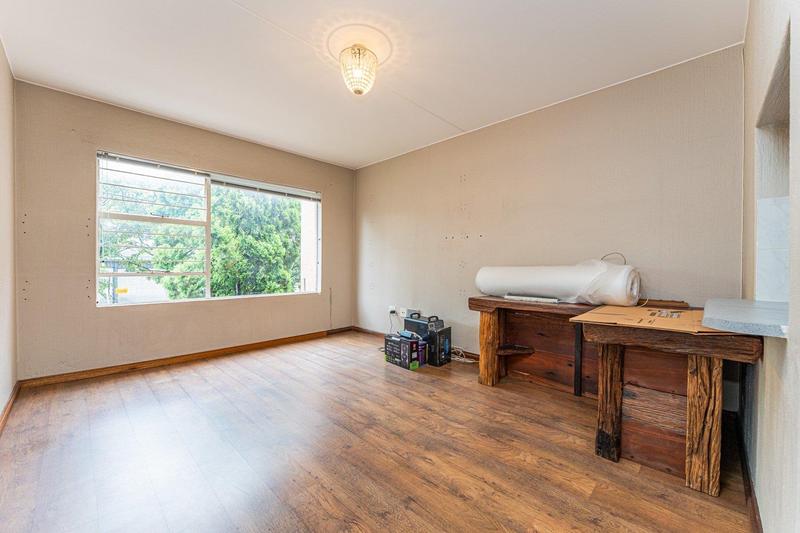1 Bedroom Property for Sale in Linden Gauteng