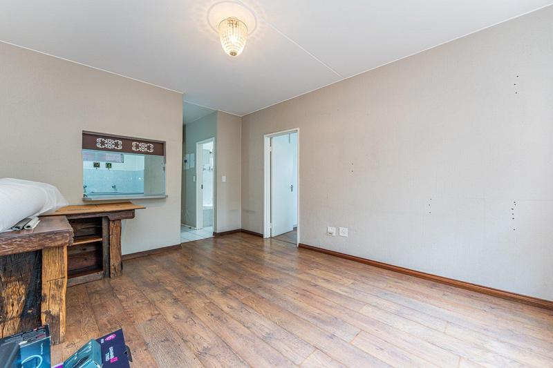 1 Bedroom Property for Sale in Linden Gauteng