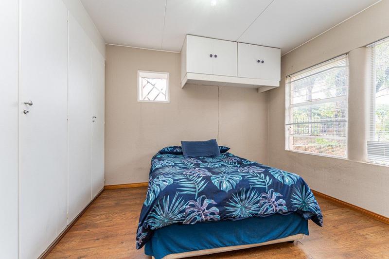 1 Bedroom Property for Sale in Linden Gauteng