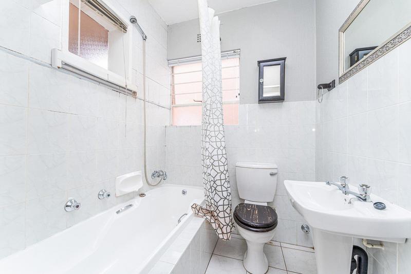 1 Bedroom Property for Sale in Linden Gauteng