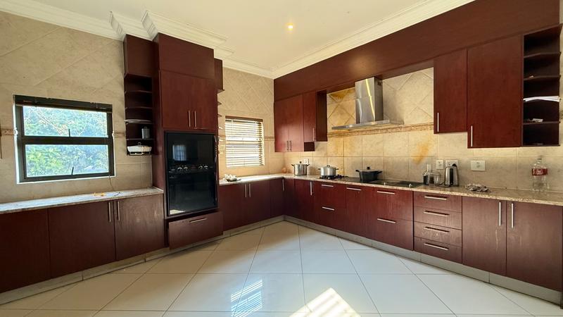 To Let 6 Bedroom Property for Rent in Broadacres Gauteng