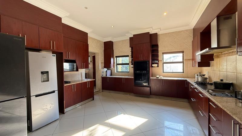 To Let 6 Bedroom Property for Rent in Broadacres Gauteng