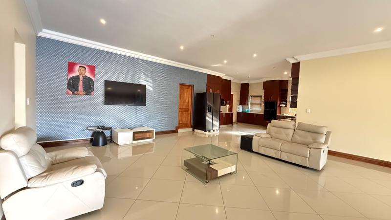 To Let 6 Bedroom Property for Rent in Broadacres Gauteng