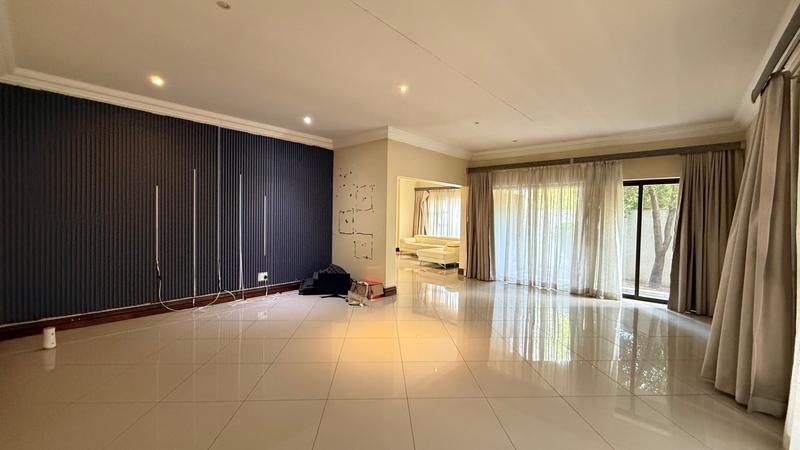 To Let 6 Bedroom Property for Rent in Broadacres Gauteng