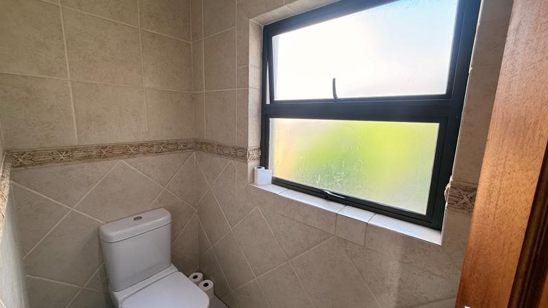 To Let 6 Bedroom Property for Rent in Broadacres Gauteng