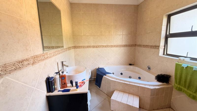 To Let 6 Bedroom Property for Rent in Broadacres Gauteng