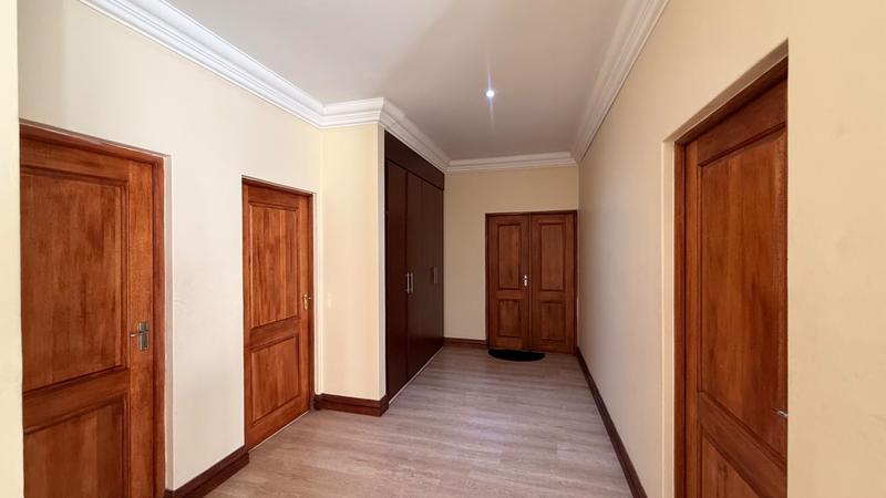 To Let 6 Bedroom Property for Rent in Broadacres Gauteng