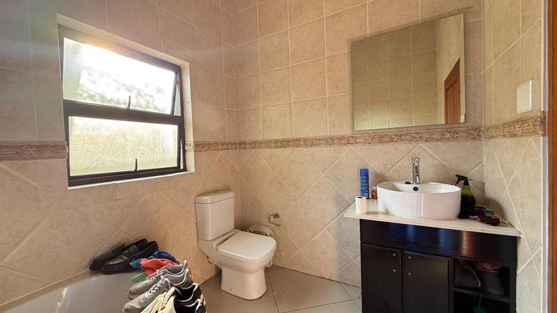To Let 6 Bedroom Property for Rent in Broadacres Gauteng