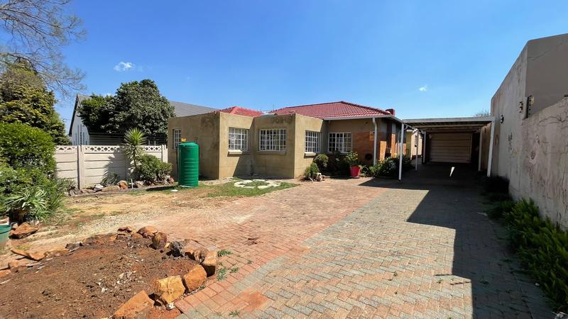 To Let 5 Bedroom Property for Rent in Discovery Gauteng
