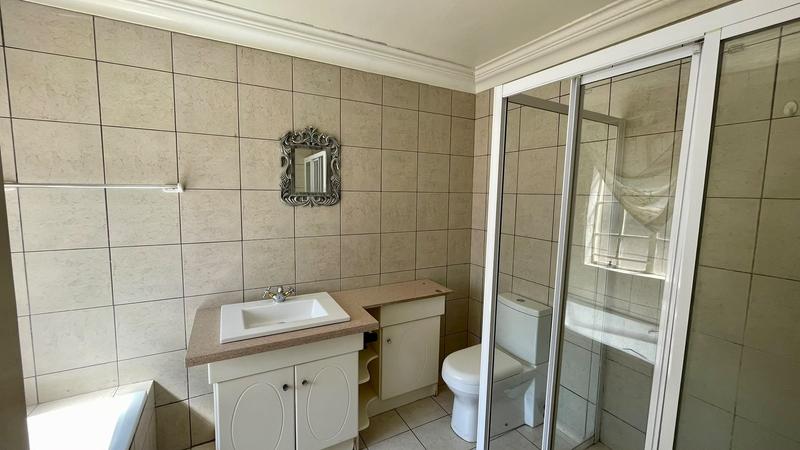 To Let 5 Bedroom Property for Rent in Discovery Gauteng